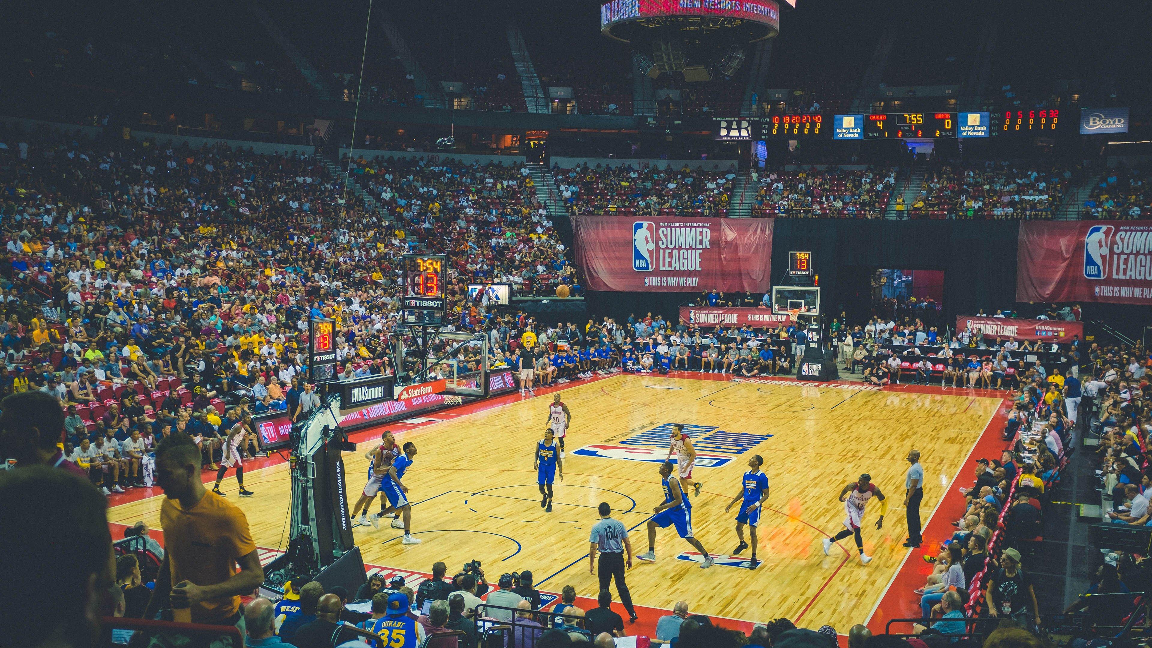 踢球不出汗，发型不能乱！