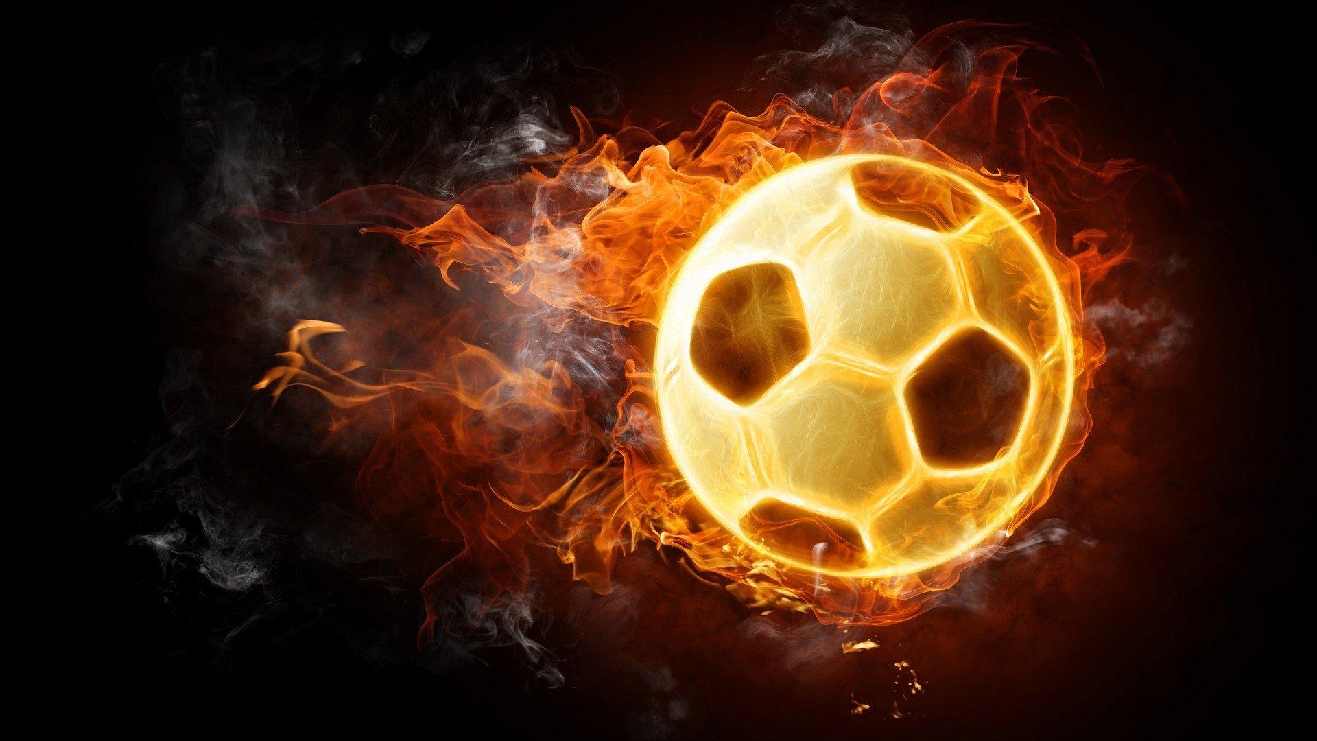 卡佩拉评足坛传奇，大罗乃执教生涯瑰宝，盛赞恩里克创新变革引领时代